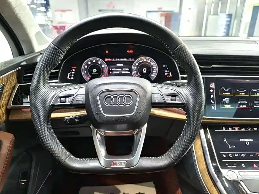 Audi Q7 2020 — фото 9