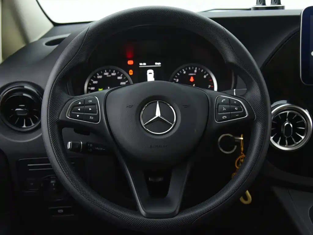 Mercedes-Benz Vito 2022 — фото 10