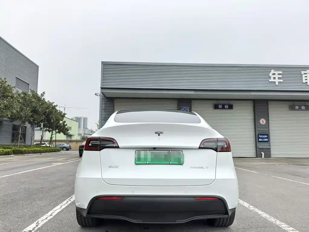 Tesla Model Y 2022 — фото 4