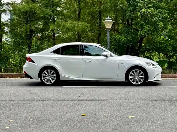 Lexus IS 2013