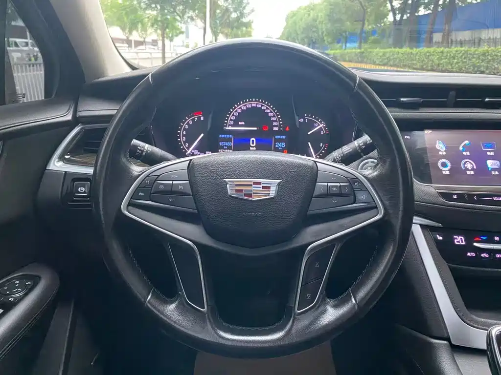 Cadillac XT5 2017 — фото 19