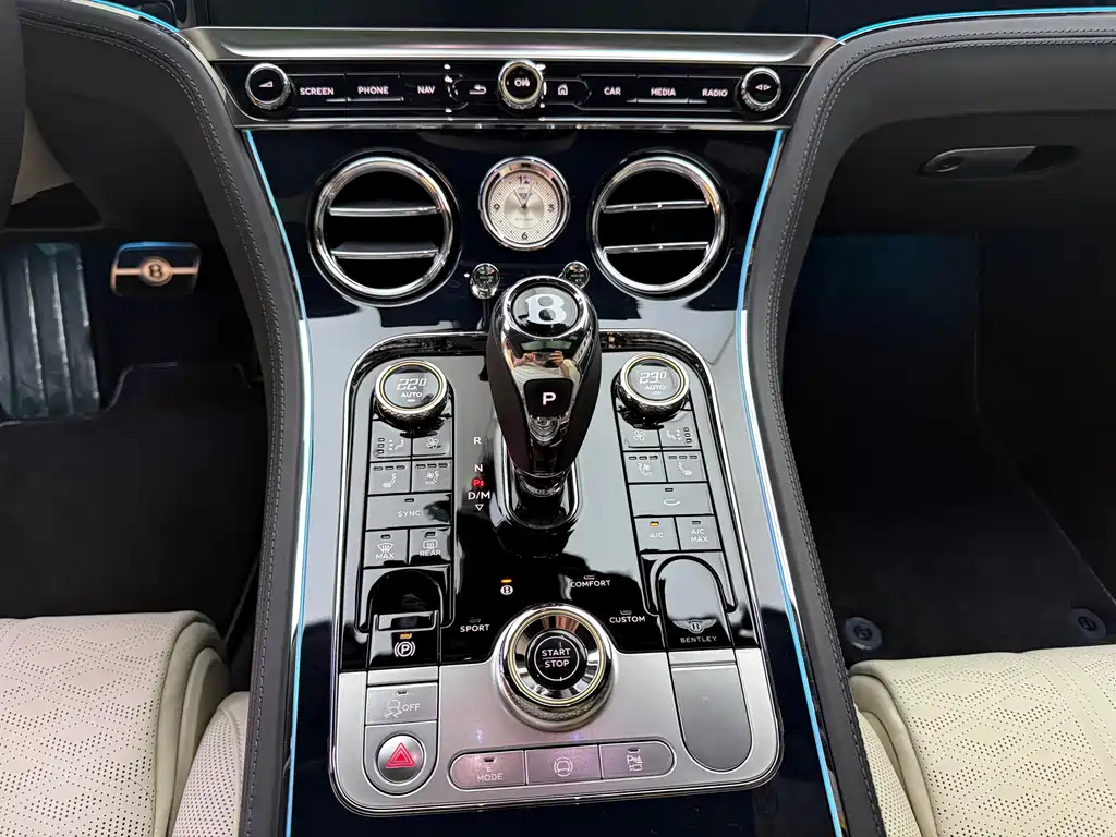 Bentley Continental PHEV 2025 — фото 23