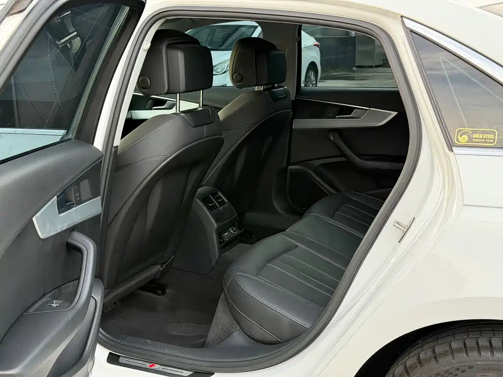 Audi A4L 2021