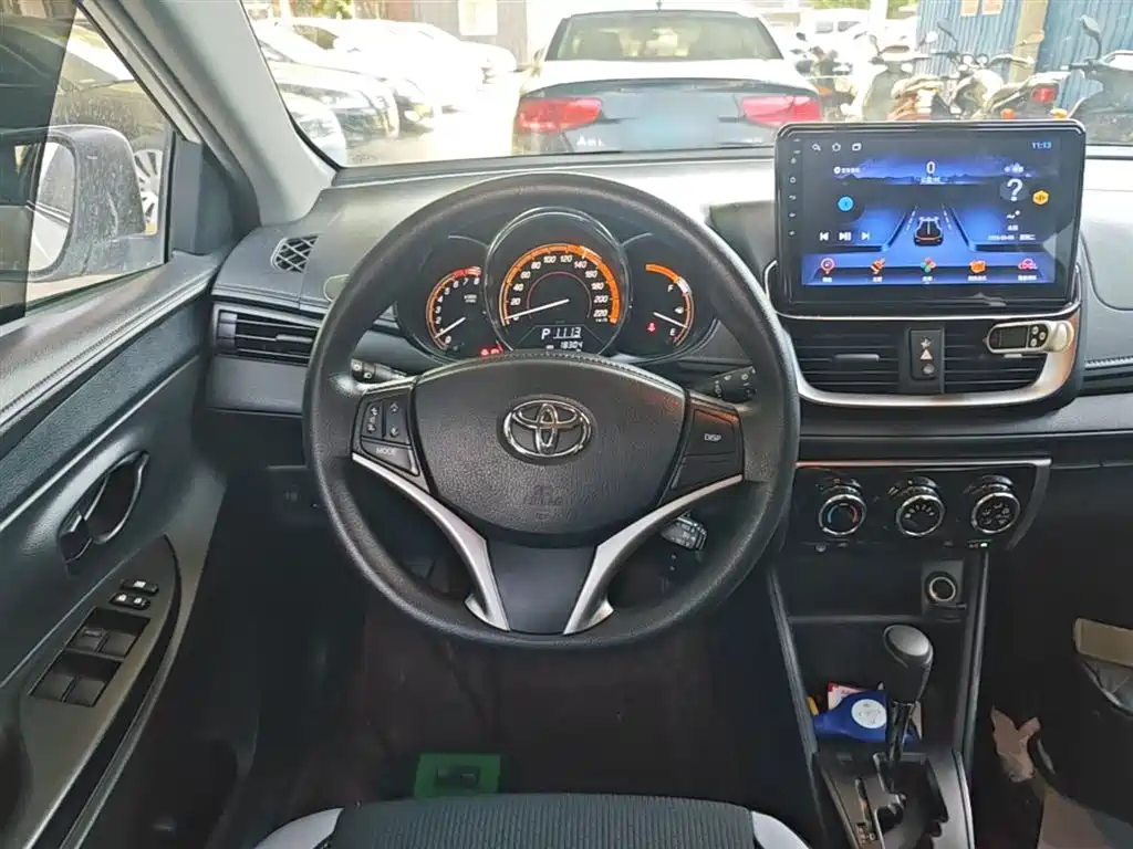 Toyota Yaris L 2022 — фото 11