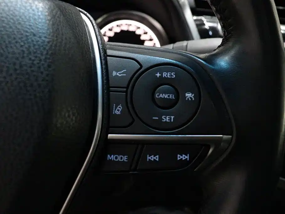 Toyota Camry 2019 — фото 17