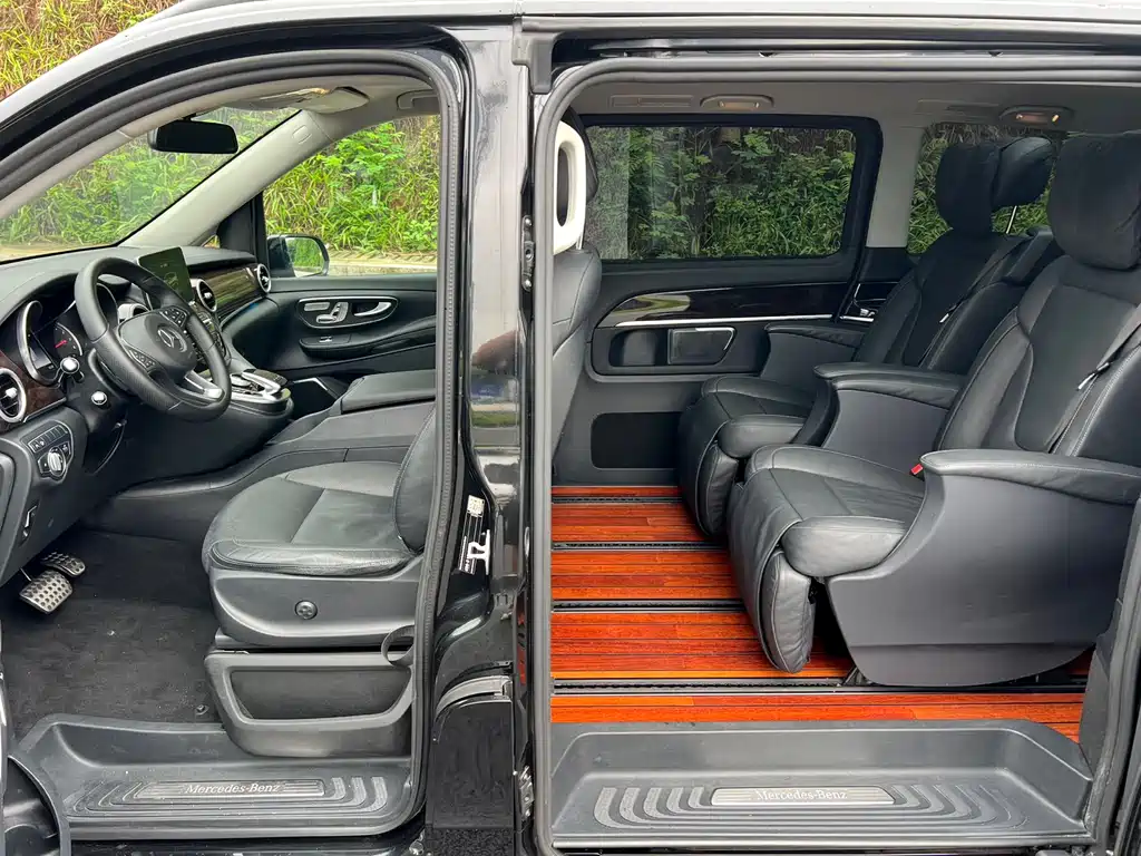 Mercedes-Benz V-Class 2018 — фото 15