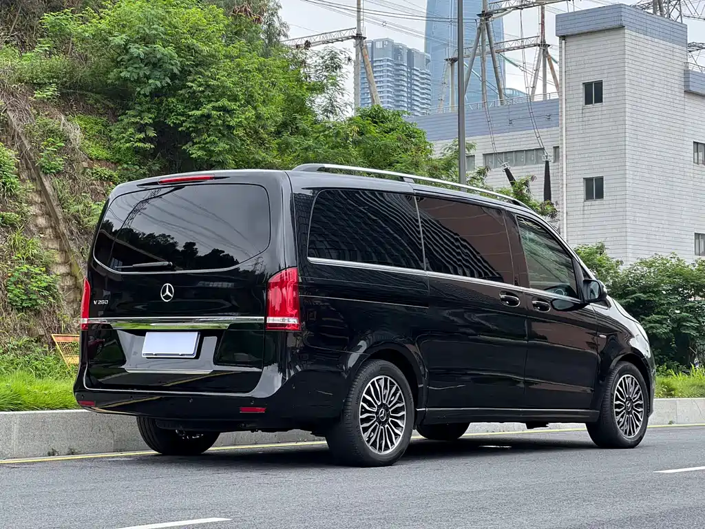 Mercedes-Benz V-Class 2018 — фото 23