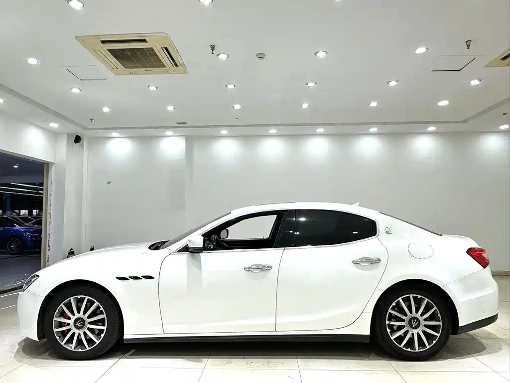 Maserati Ghibli 2016 — фото 9