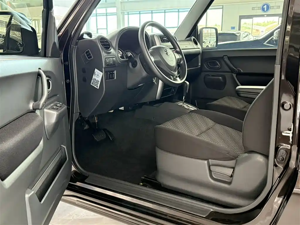 Suzuki Jimny 2018 — фото 15