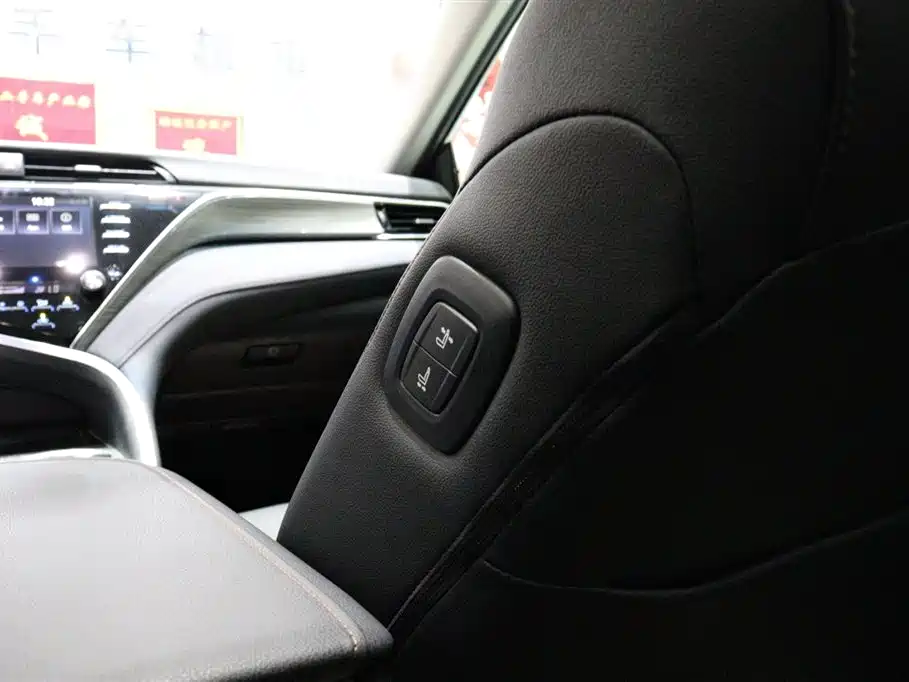 Toyota Camry 2019 — фото 11