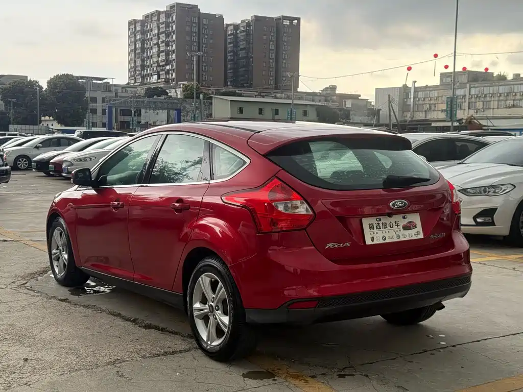 Ford Focus 2015 — фото 4