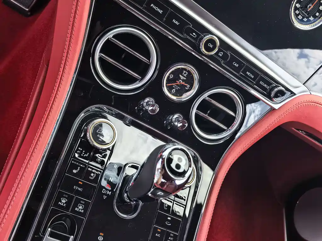 Bentley Continental 2021 — фото 10