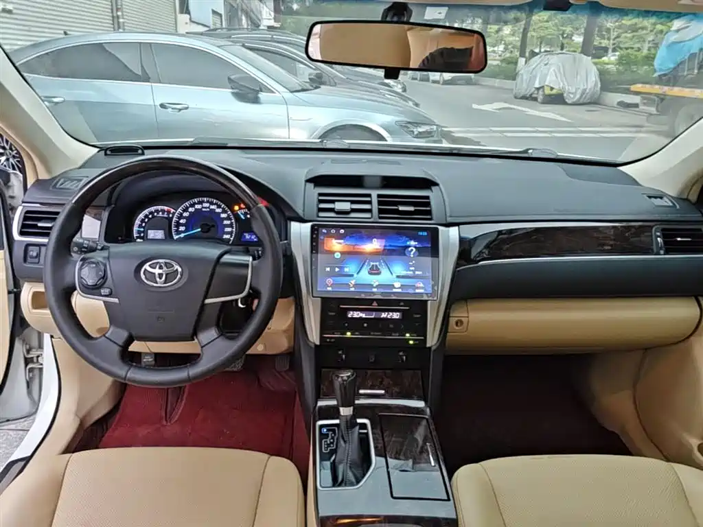Toyota Camry 2017 — фото 10