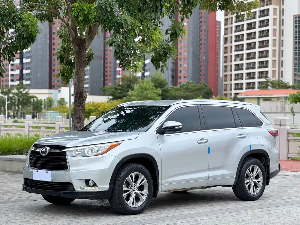 Toyota Highlander 2016 — фото 1