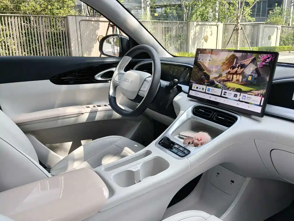 Geely Galaxy Starwish 2025 — фото 14