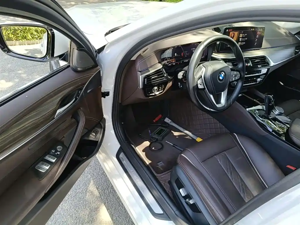 BMW 5 Series 2022 — фото 16