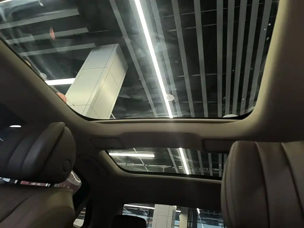 Mercedes-Benz E-Class 2019 — фото 18