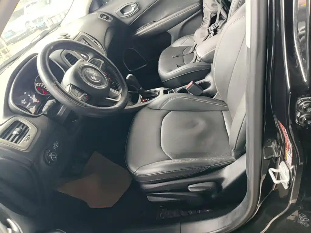 Jeep Compass 2019 — фото 15