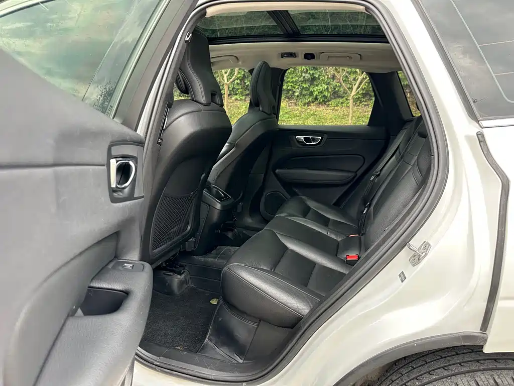 Volvo XC60 2020 — фото 10