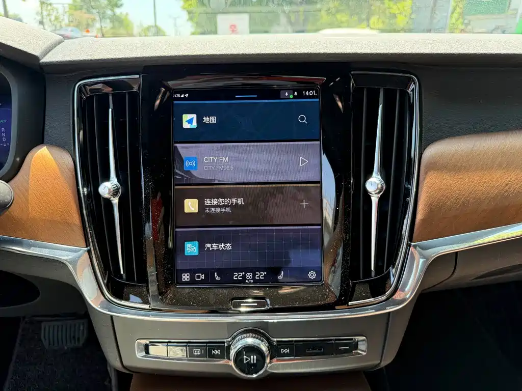 Volvo S90 Plug-In Hybrid 2023 — фото 10