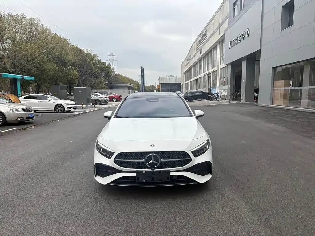 Mercedes-Benz A-Class 2024 — фото 2