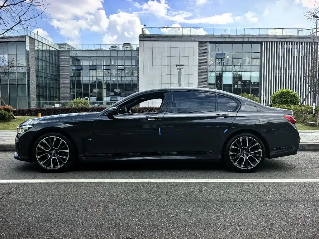 BMW 7 Series 2020 — фото 10