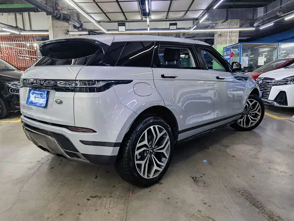 Land Rover Evoque 2023 — фото 6