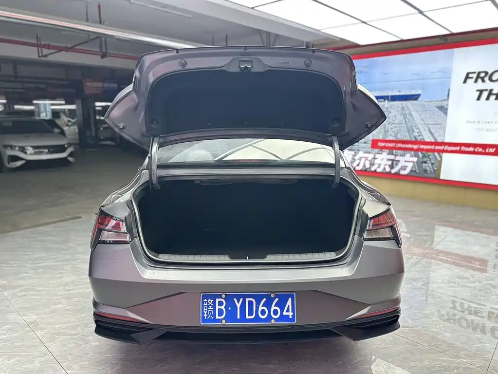 Hyundai Elantra 2023 — фото 16