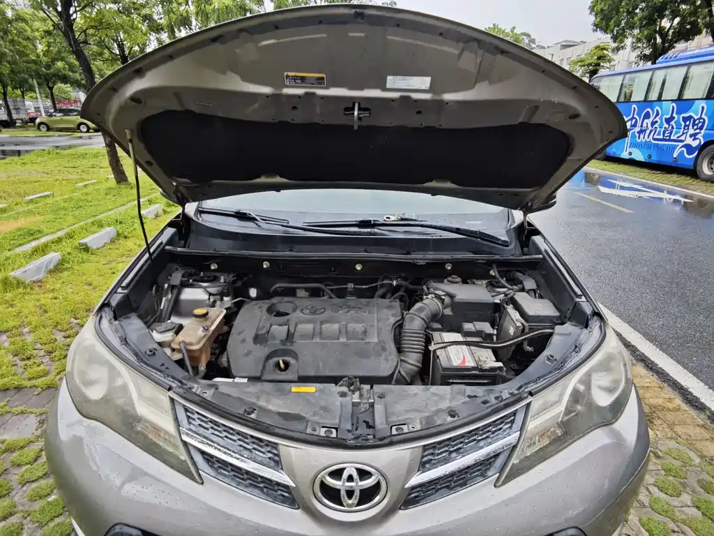Toyota RAV4 2013 — фото 18