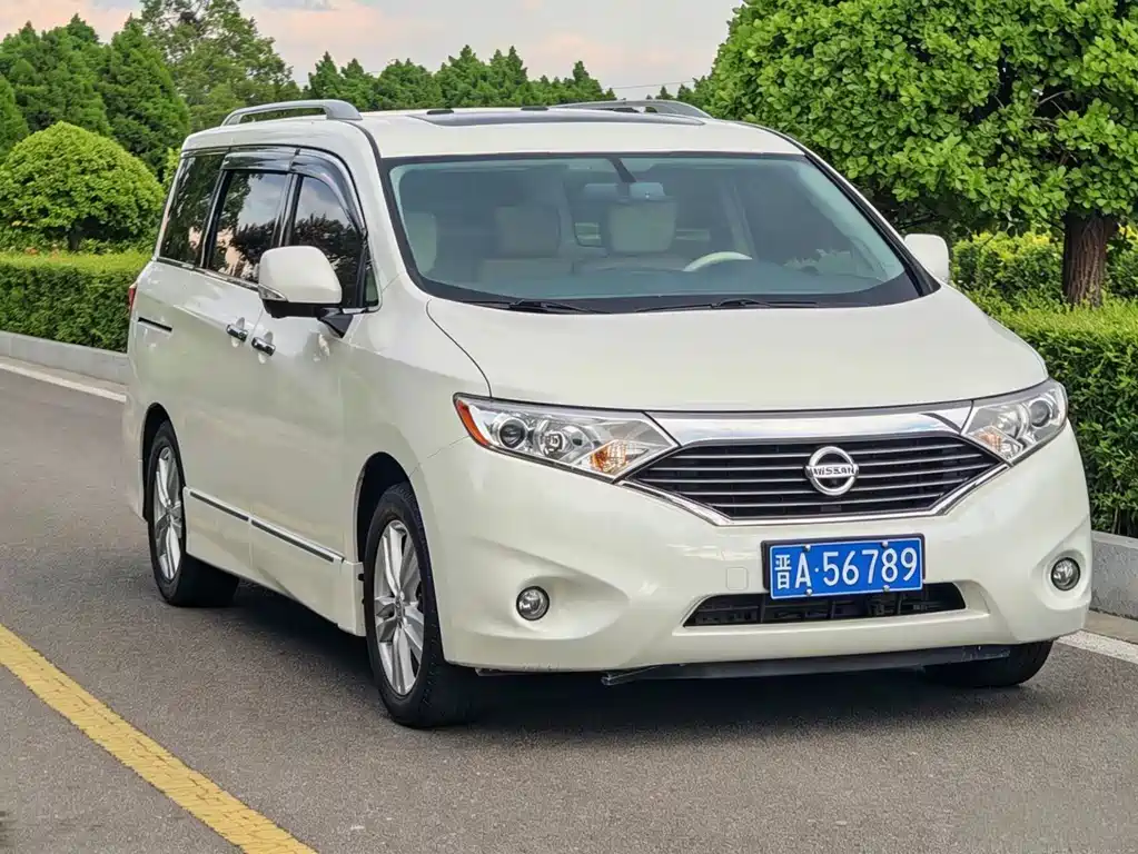 Nissan Quest 2017 — фото 3