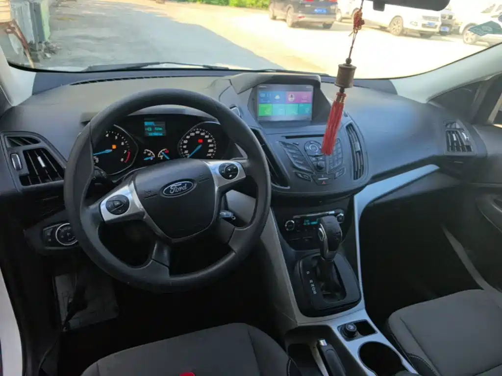 Ford Kuga 2015 — фото 10
