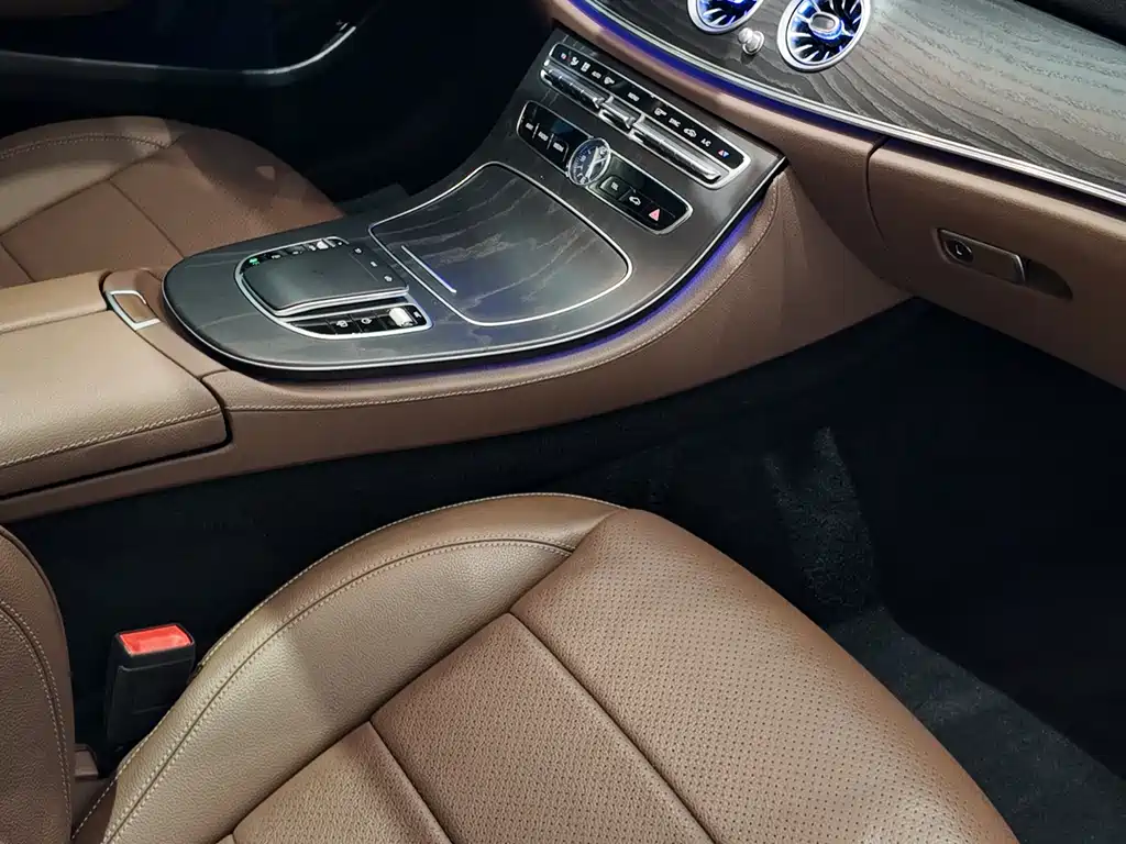 Mercedes-Benz E-Class 2019 — фото 9