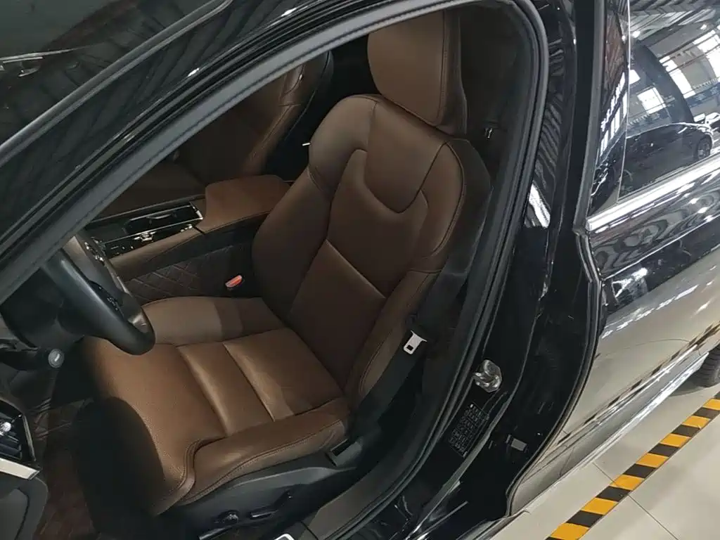 Volvo S90 2022 — фото 15