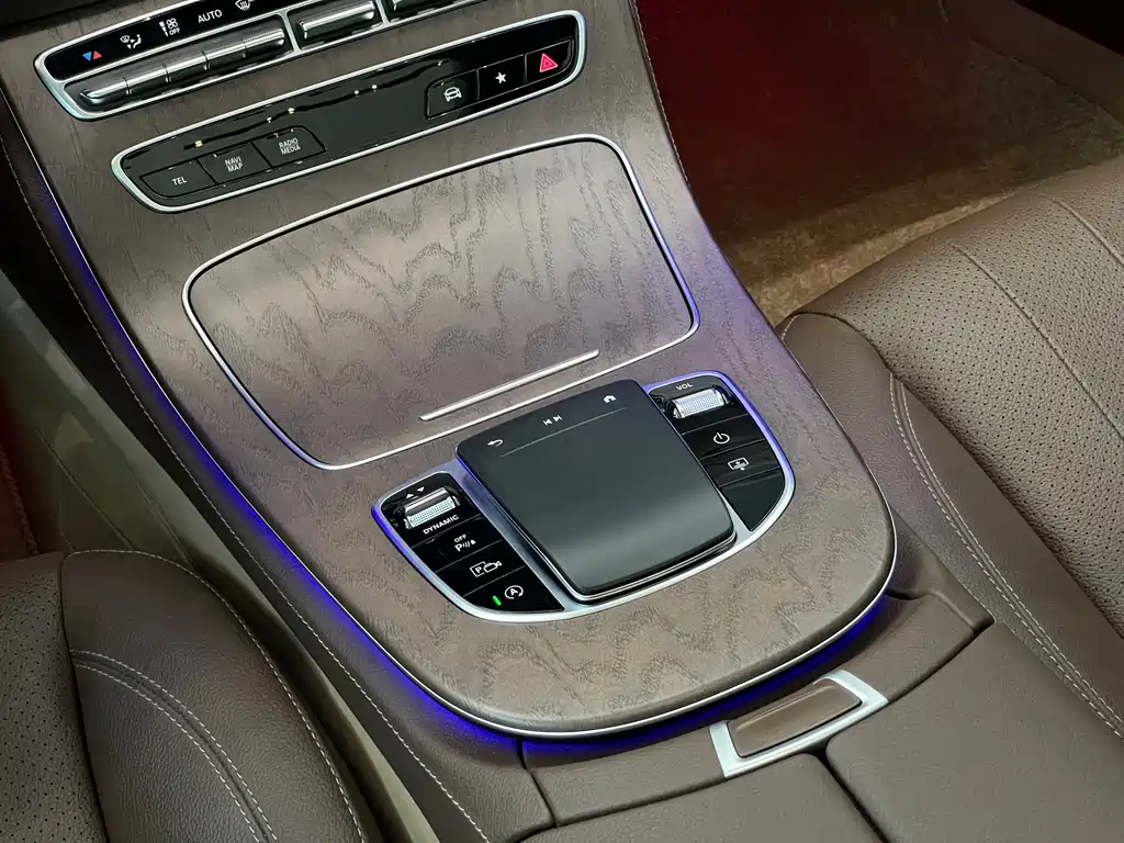 Mercedes-Benz E-Class 2022 — фото 17