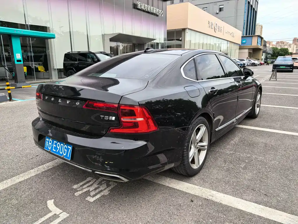 Volvo S90 2018 — фото 12