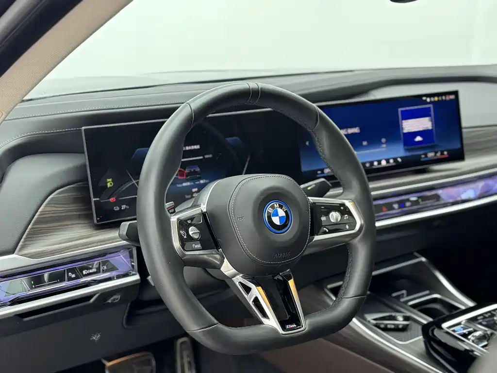 BMW i7 2025 — фото 10