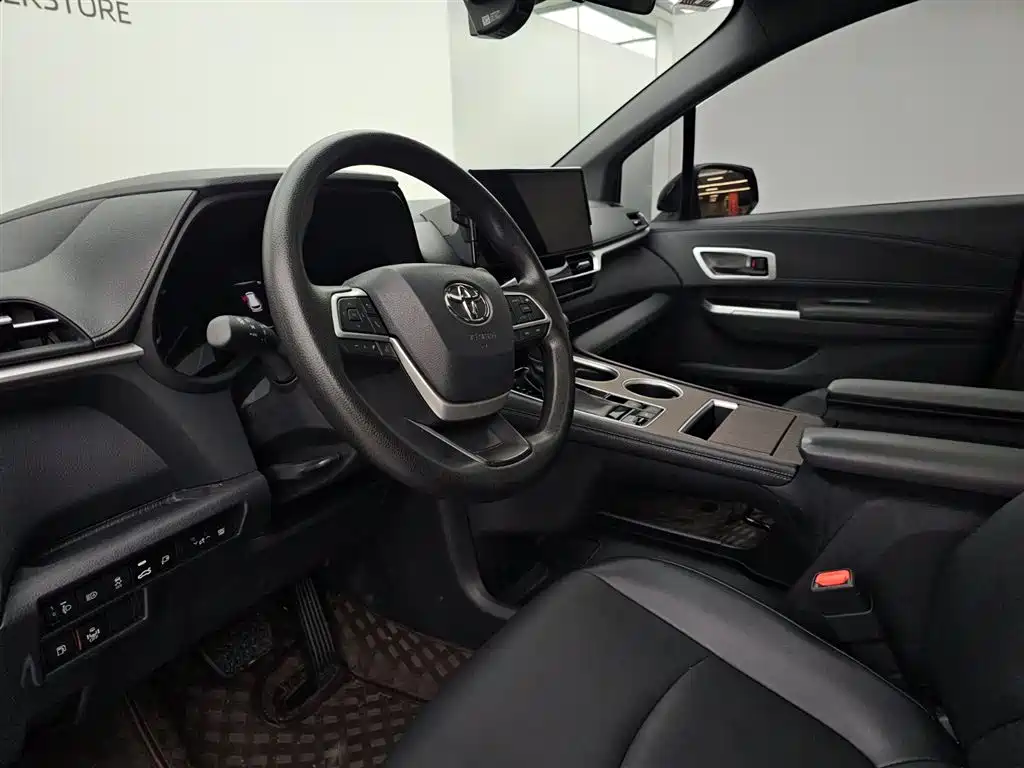 Toyota Granvia 2024