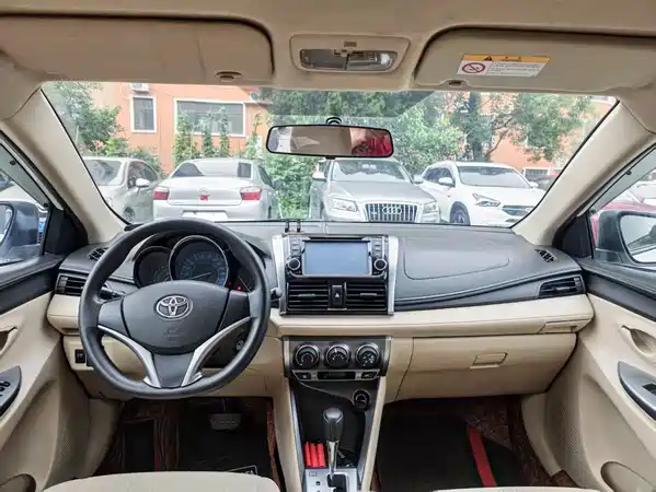Toyota Yaris L 2014