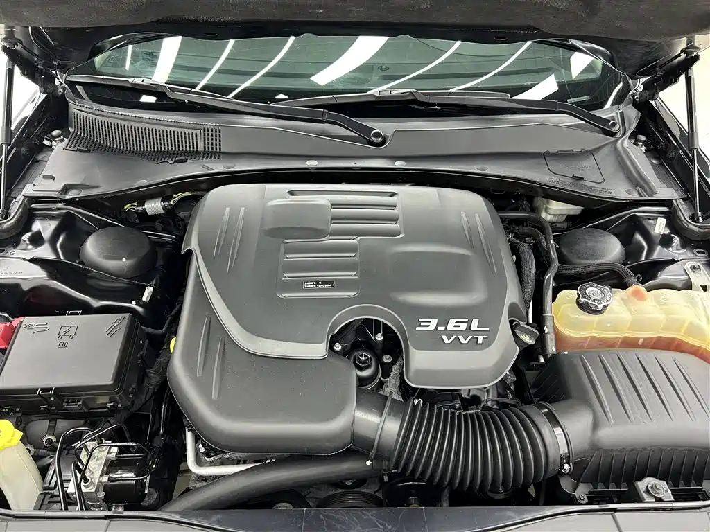 Chrysler 300C 2015 — фото 22