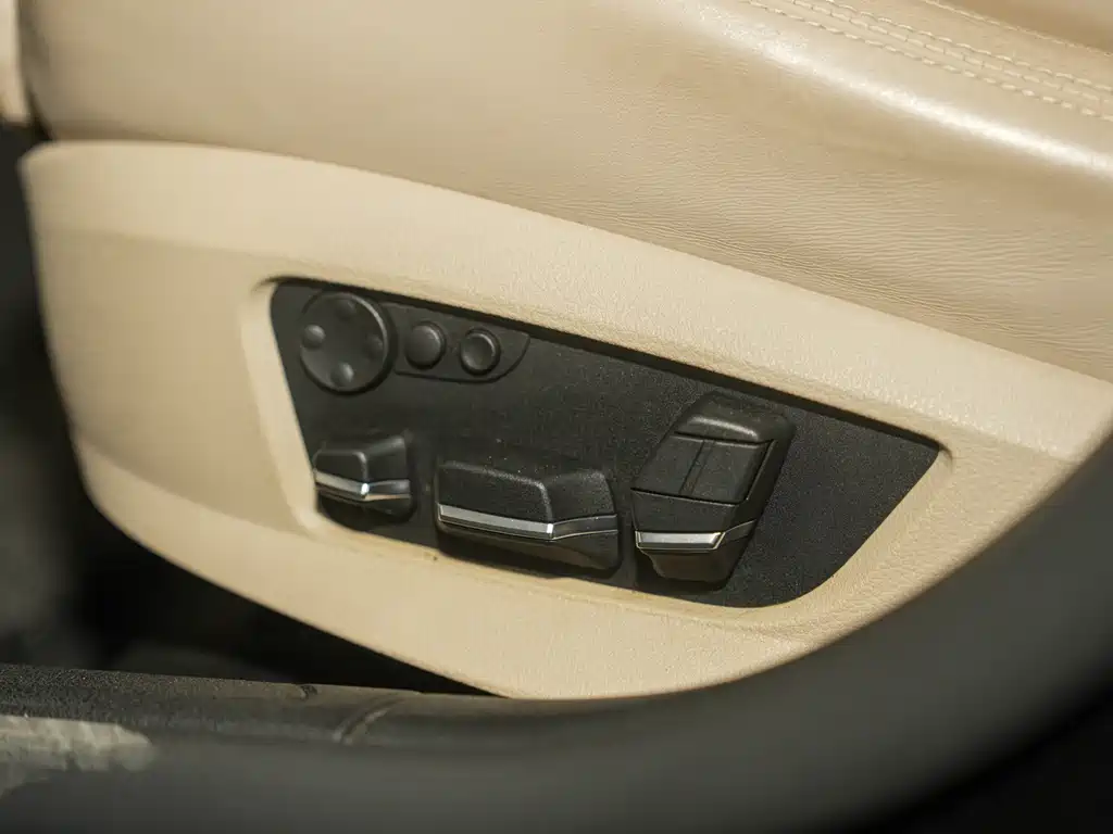 BMW 7 Series 2012 — фото 11