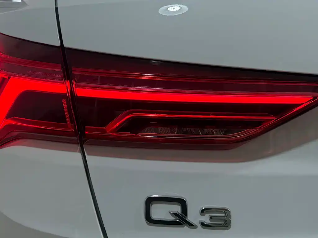 Audi Q3 2023 — фото 23