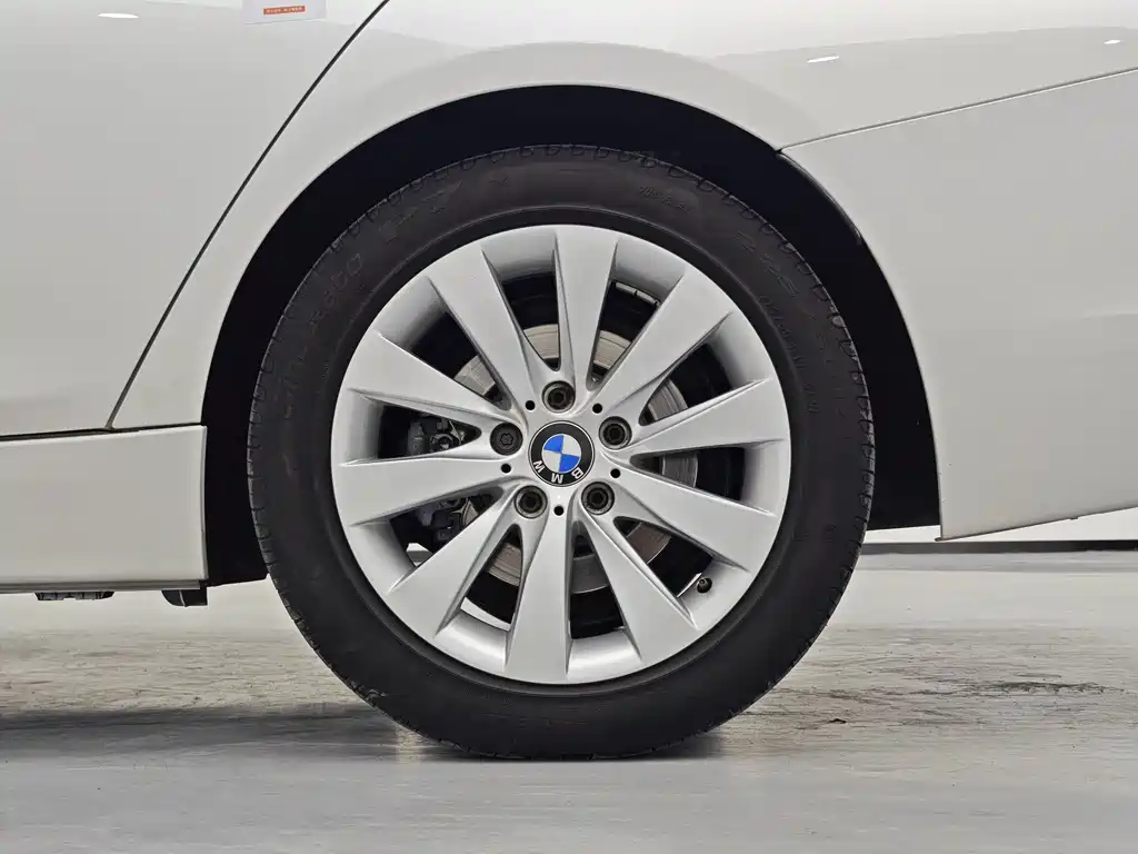 BMW 3 Series 2017 — фото 18
