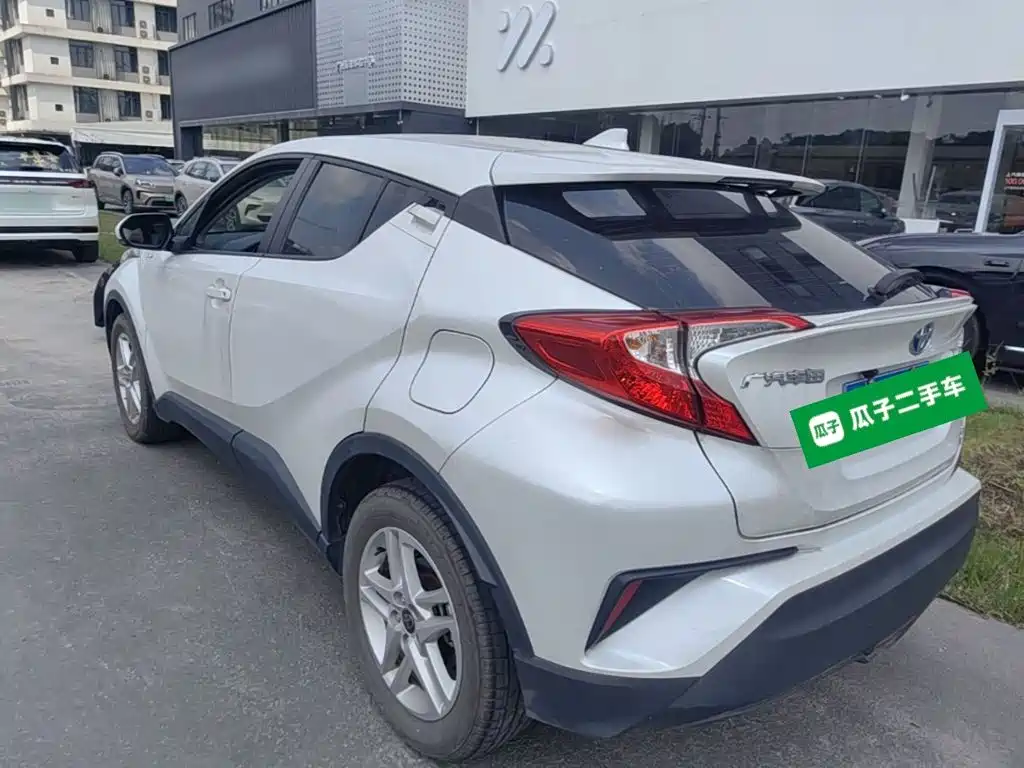 Toyota C-HR 2023 — фото 5