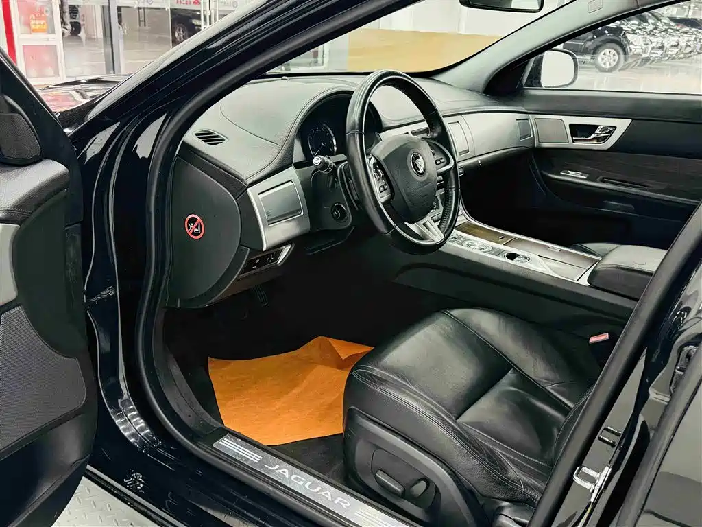 Jaguar XF 2014 — фото 15