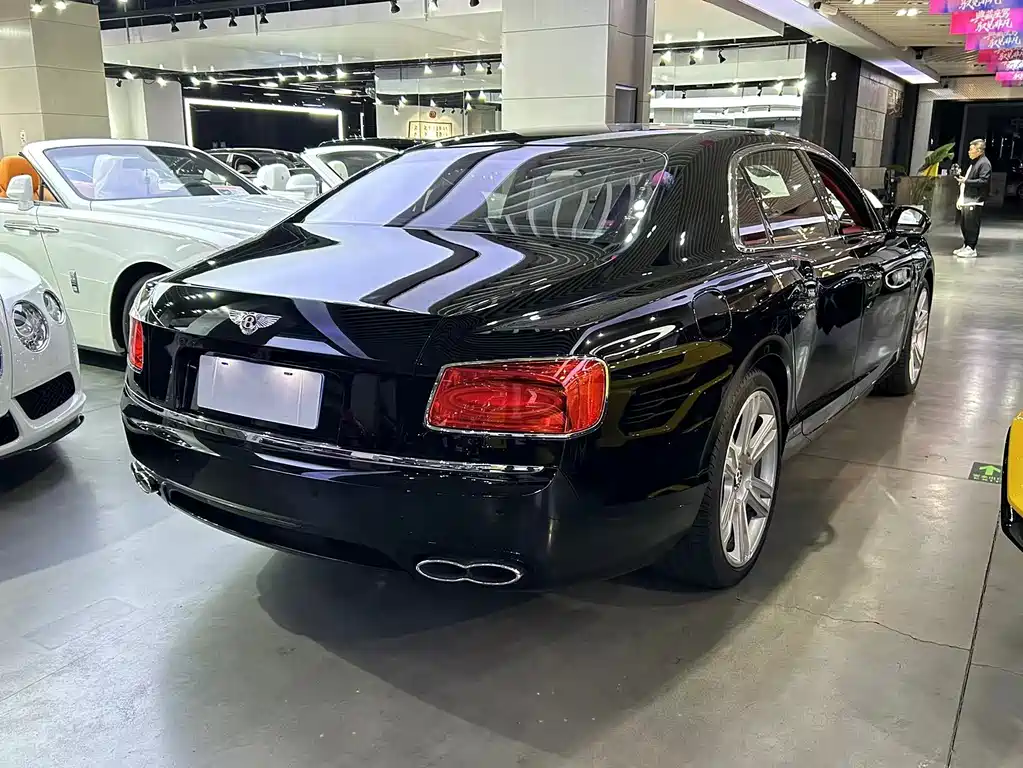 Bentley Flying Spur 2019 — фото 15