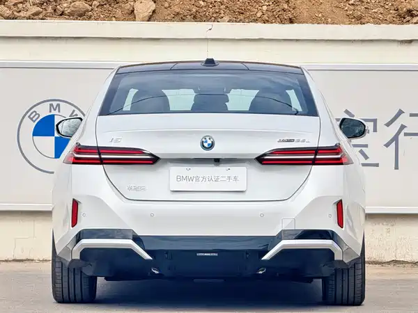 BMW i5 2024