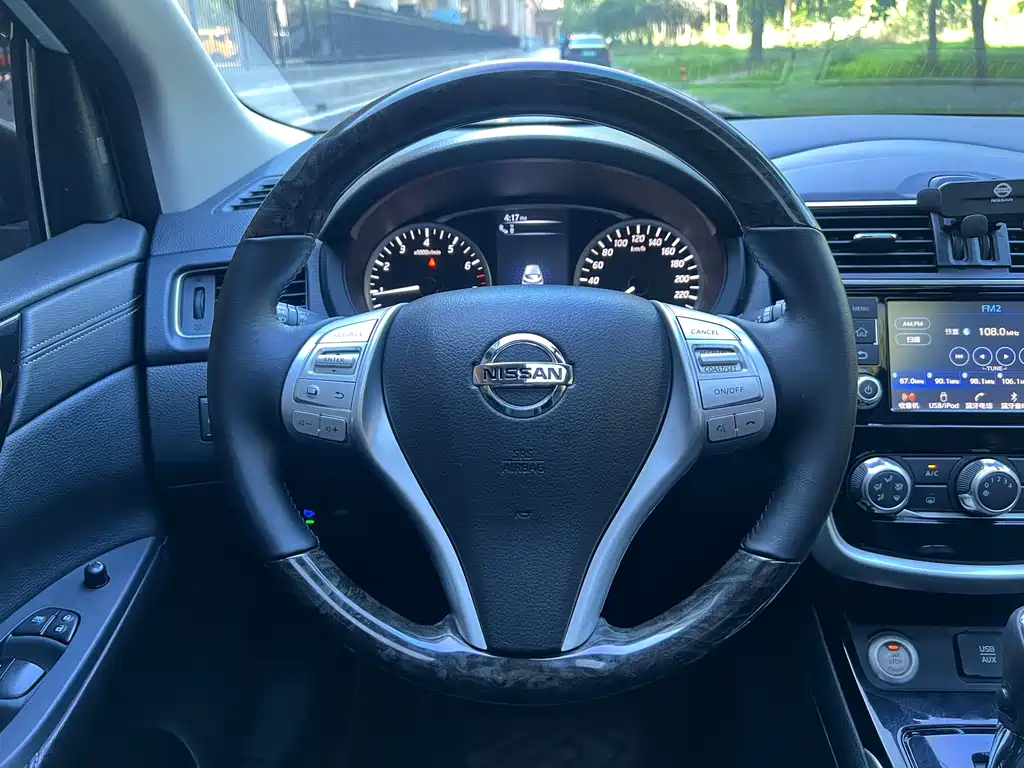 Nissan Tiida 2016 — фото 12