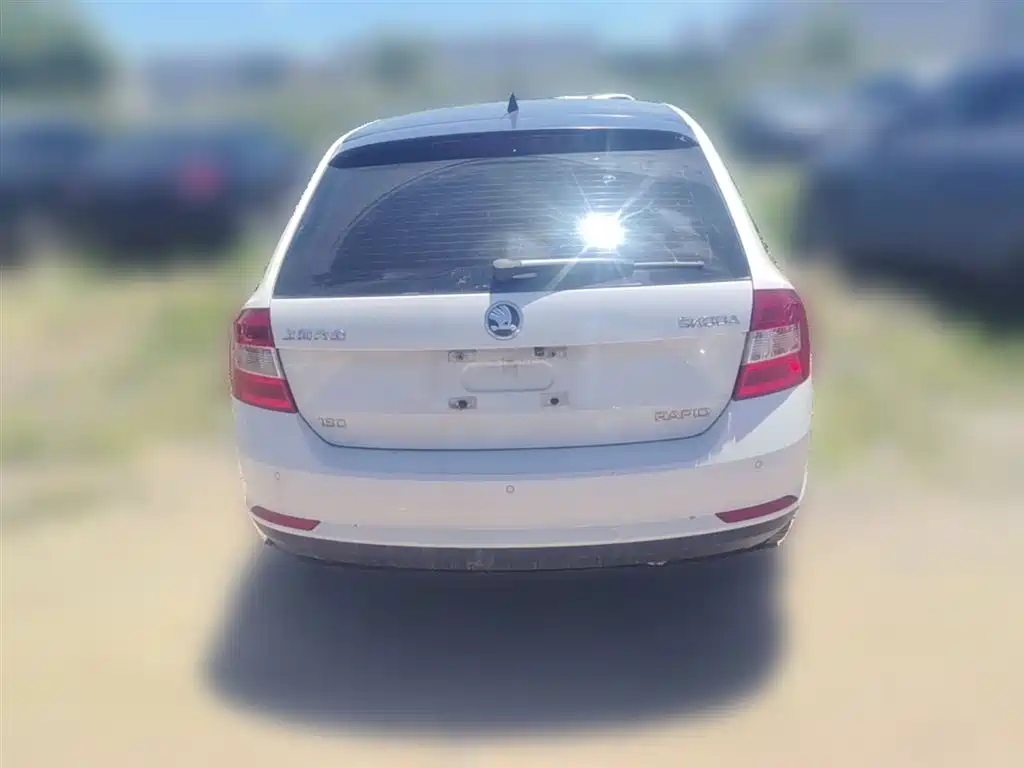 Skoda Rapid Spaceback 2016 — фото 10