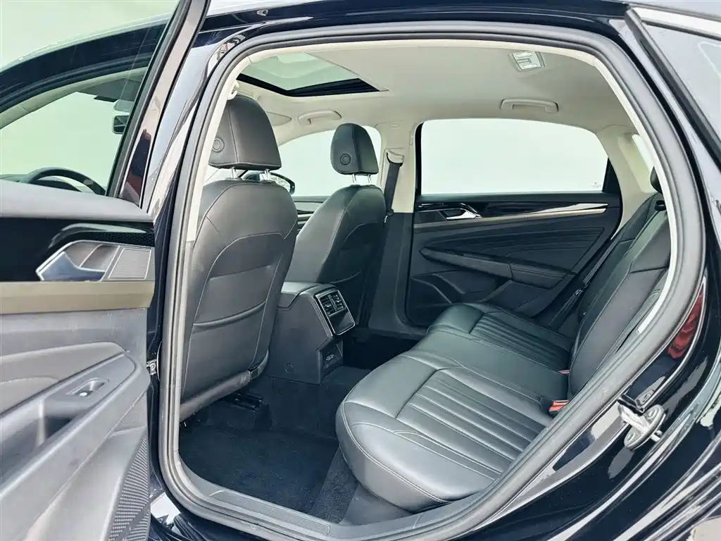 Volkswagen Passat 2019 — фото 14