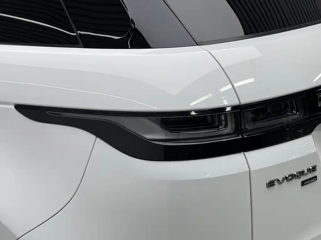 Land Rover Evoque 2023 — фото 18
